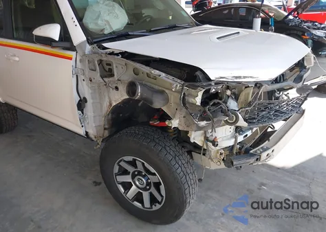 2019 Toyota 4Runner Trd Off Road z USA, uszkodzony, nr VIN JTEBU5JR9K5701693